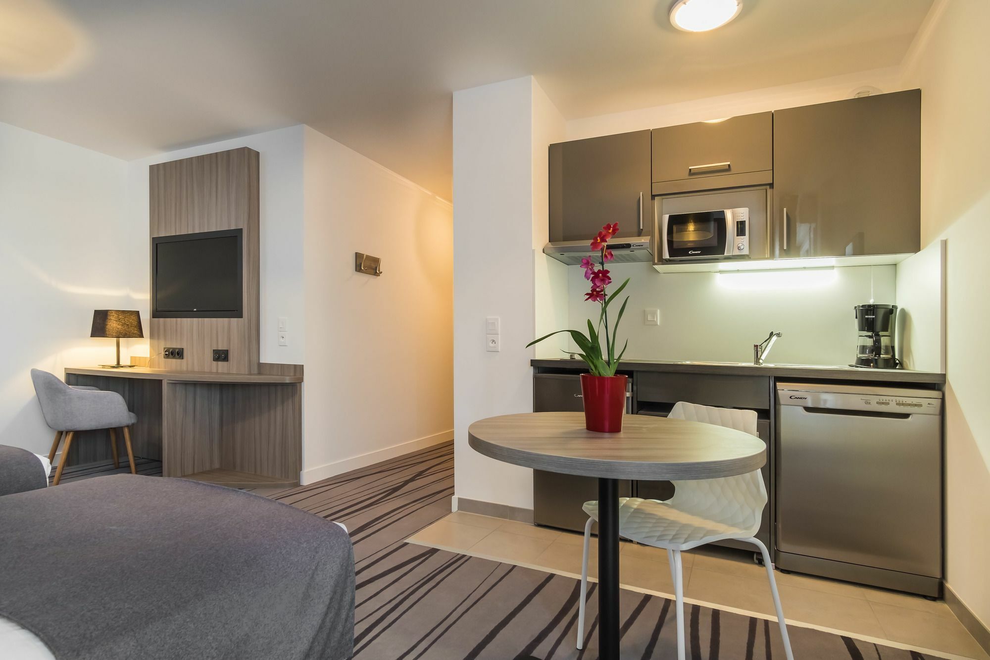 Nemea Appart Hotel Quai Victor Tours Centre Экстерьер фото